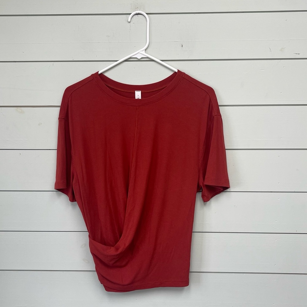 Lululemon ribbed twist Short Sleeve T-Shirt‎ orange ish red women’s size 8 NWOT